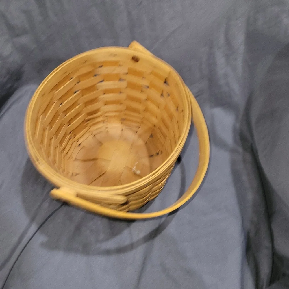 Longaberger 1997 Medium  Fruit  Basket Handle Round Bottom